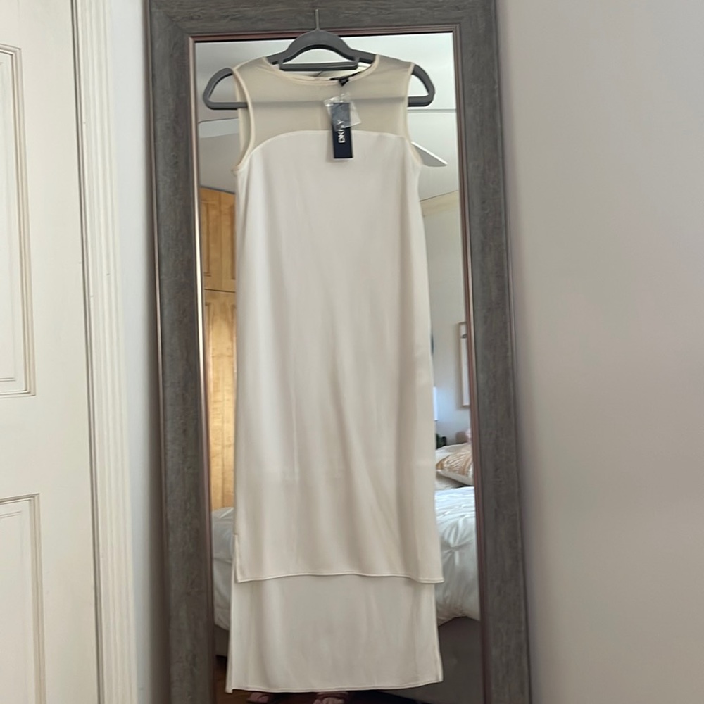 New Donna Karen New York White Dress 90% Silk 10% Elastane..Lined to the Knee.🍀